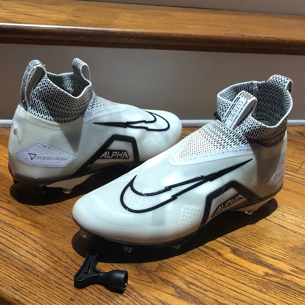 NIKE ALPHA MENACE ELITE 3 DETACHABLE FOOTBALL CLEATS WHITE - BRAND NEW - SIZE 15